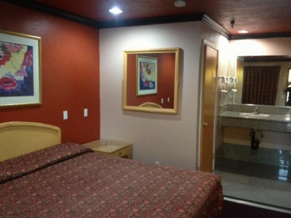 All 8 Motel